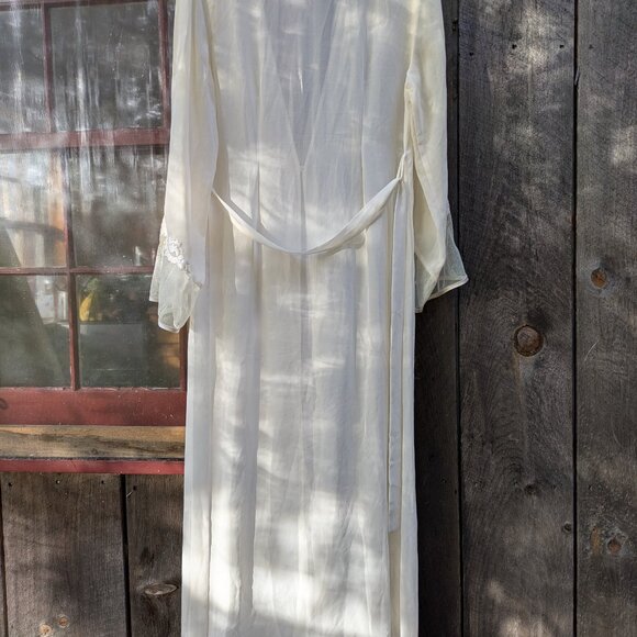 Valerie Stevens Intimates Matching Sheer Nightgown & Robe Pearl Embroidered Sz M - Picture 15 of 15